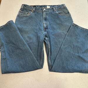 Vintage Levi's 560 Relaxed Taper Jeans 36x32